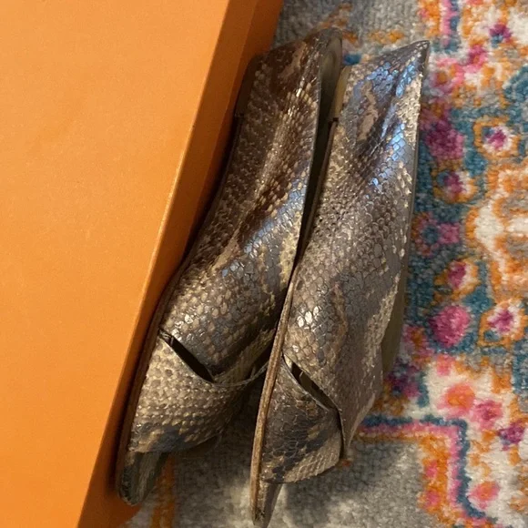 AGL sandals. Beautiful snake skin like leather pattern. - Picture 6 of 8